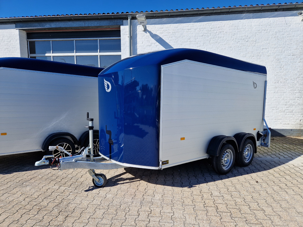 Cargo Roadster 700 plus 375x180x200cm Alu Poly kingblue Seitentür Pullman 2600kg 100km/H Aktion - Koffer Anhänger: das Bild 2 Cargo Roadster 700 plus 375x180x200cm Alu Poly kingblue Seitentür Pullman 2600kg 100km/H Aktion - Koffer Anhänger: das Bild 2