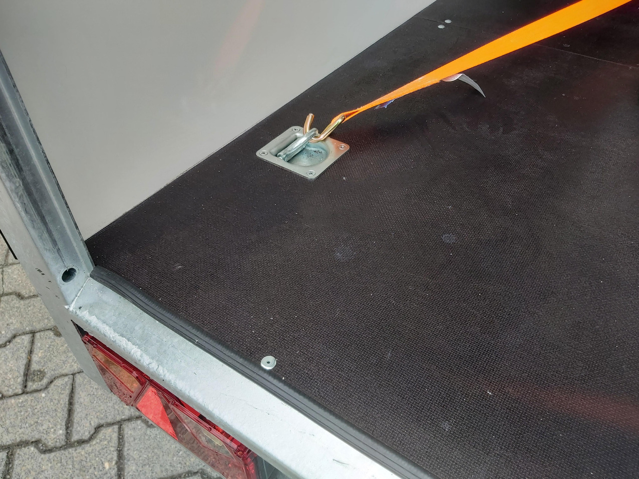 Hochlader Koffer TFSP 500T.00 500x220x210cm aero Zurrsytem Seitentür 10" (XXL) 100km/H 3000kg - Koffer Anhänger: das Bild 5 Hochlader Koffer TFSP 500T.00 500x220x210cm aero Zurrsytem Seitentür 10" (XXL) 100km/H 3000kg - Koffer Anhänger: das Bild 5