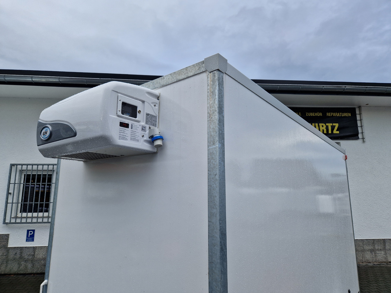 Kargo CoolBoxx FK2736HT 355x162x198cm 230V +Kühlung Govi Arktik 2000 (L) 2700kg - Kühlkoffer Anhänger: das Bild 4 Kargo CoolBoxx FK2736HT 355x162x198cm 230V +Kühlung Govi Arktik 2000 (L) 2700kg - Kühlkoffer Anhänger: das Bild 4