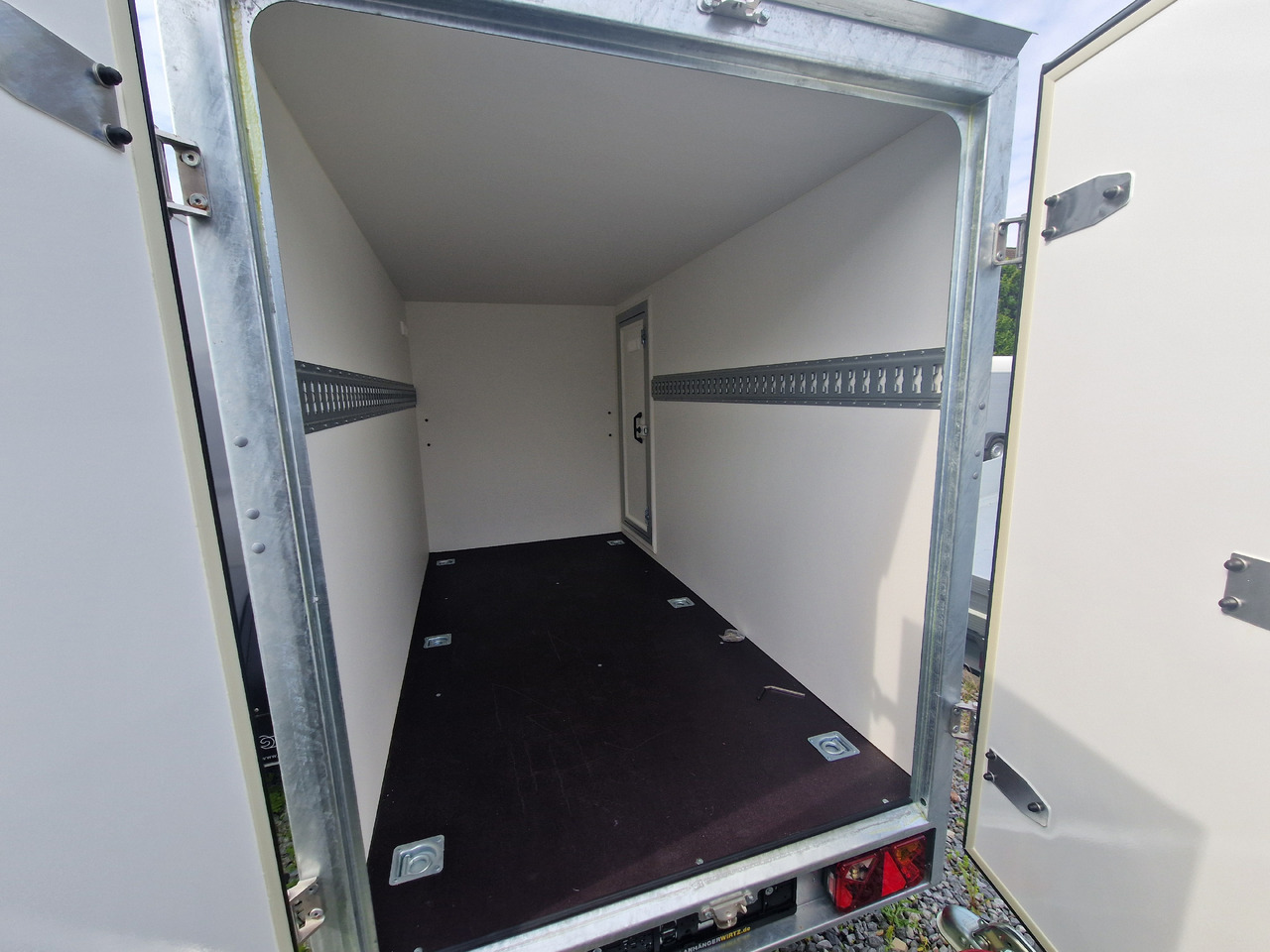 Kargo TFDG 250.00 250x125x150cm Seitentür Zurrsystem 100km/H 750kg Abverkauf - Koffer Anhänger: das Bild 5 Kargo TFDG 250.00 250x125x150cm Seitentür Zurrsystem 100km/H 750kg Abverkauf - Koffer Anhänger: das Bild 5