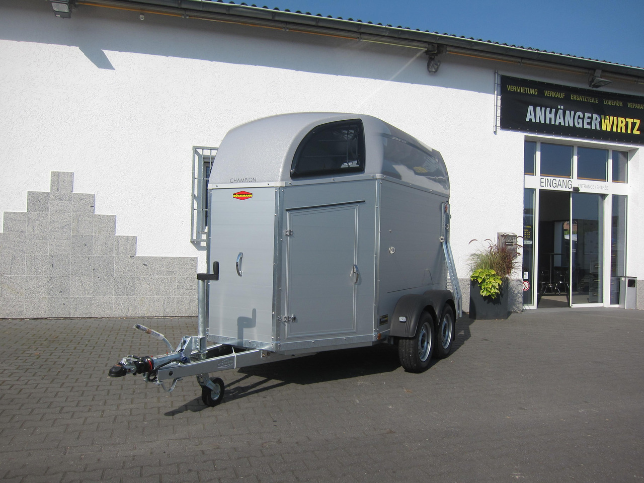 Ponyanhänger Böckmann Champion Pony 145 C Sattelkammer Aluminium DL 2000kg CFF+ 100km/H Modell 2022 - Pferdeanhänger: das Bild 3 Ponyanhänger Böckmann Champion Pony 145 C Sattelkammer Aluminium DL 2000kg CFF+ 100km/H Modell 2022 - Pferdeanhänger: das Bild 3