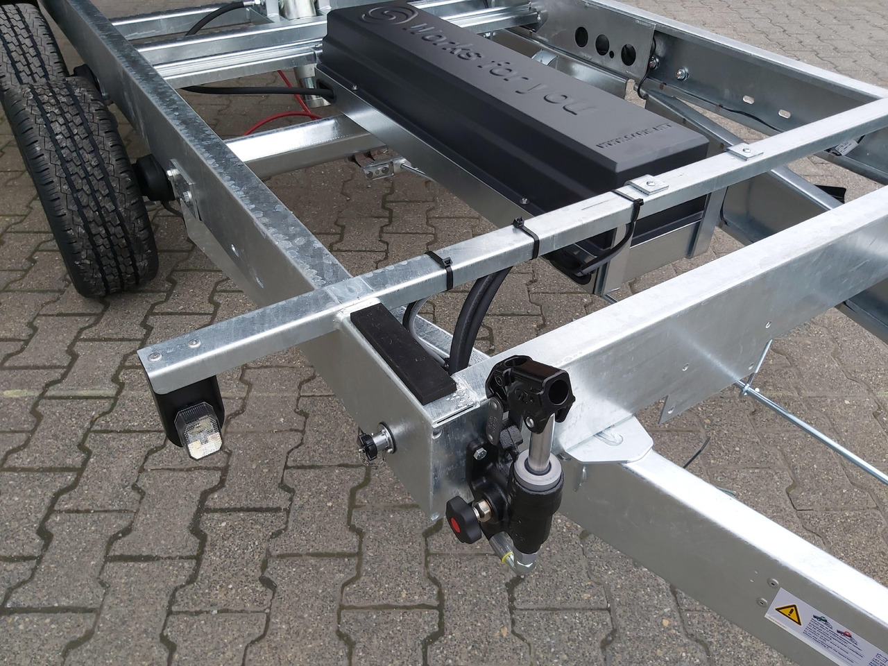 Saris Kipper K1 356 184 3500 2 E 356x184x35cm black Elektro&Not 13" (L) 3500kg preorder 2024 - Kipper Anhänger: das Bild 4 Saris Kipper K1 356 184 3500 2 E 356x184x35cm black Elektro&Not 13" (L) 3500kg preorder 2024 - Kipper Anhänger: das Bild 4