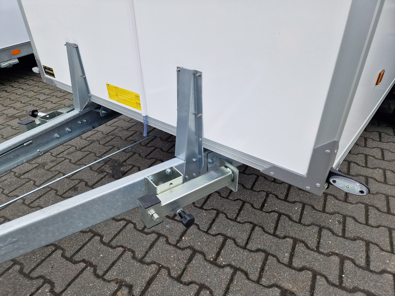 Tiefkühlanhänger 2719 F4 408x175x190cm GOVI Arktik 2000P Aluboden 2700kg - Kühlkoffer Anhänger: das Bild 4 Tiefkühlanhänger 2719 F4 408x175x190cm GOVI Arktik 2000P Aluboden 2700kg - Kühlkoffer Anhänger: das Bild 4