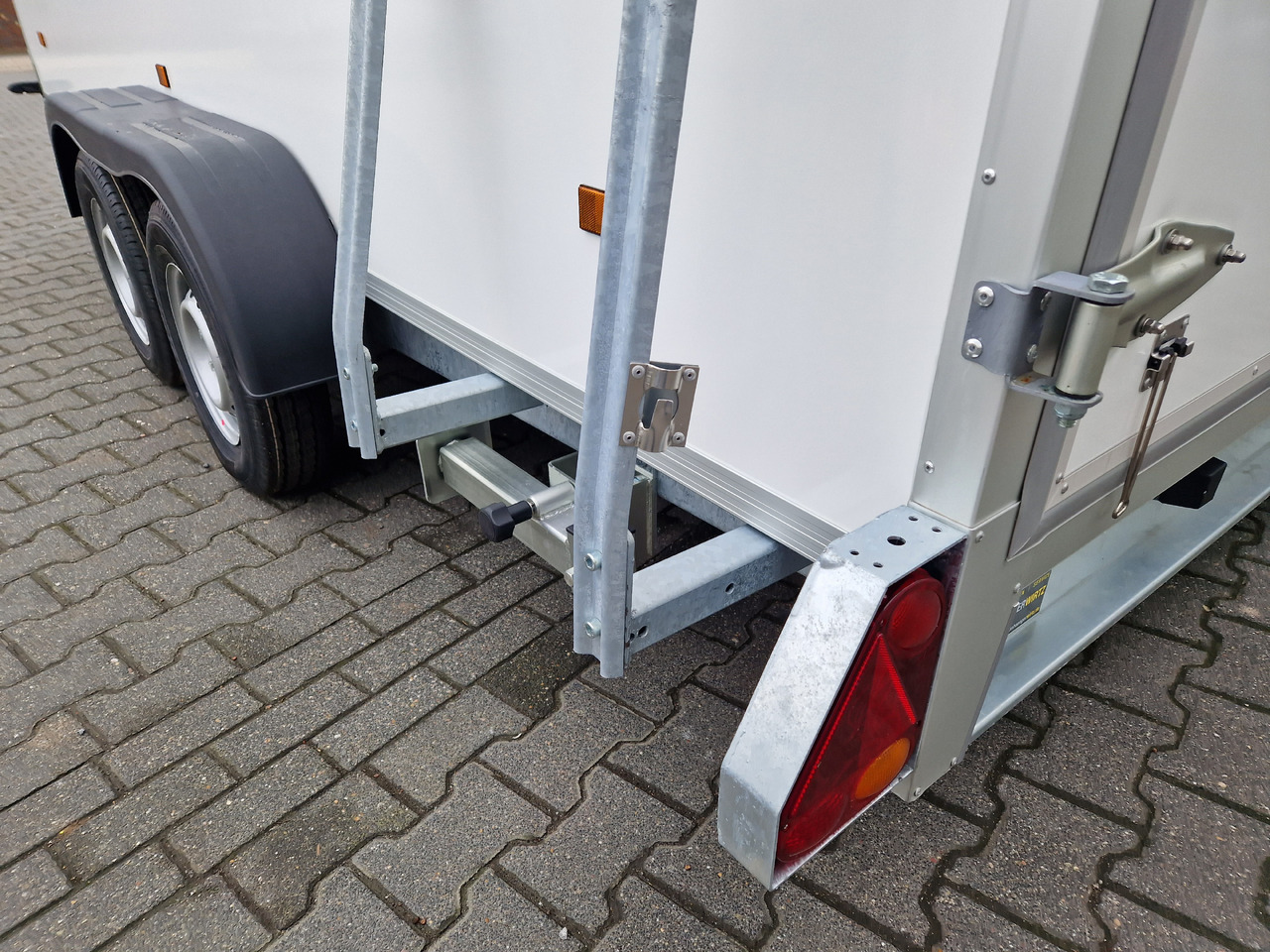 Tiefkühlanhänger 2719 F4 408x175x190cm GOVI Arktik 2000P Aluboden 2700kg - Kühlkoffer Anhänger: das Bild 5 Tiefkühlanhänger 2719 F4 408x175x190cm GOVI Arktik 2000P Aluboden 2700kg - Kühlkoffer Anhänger: das Bild 5