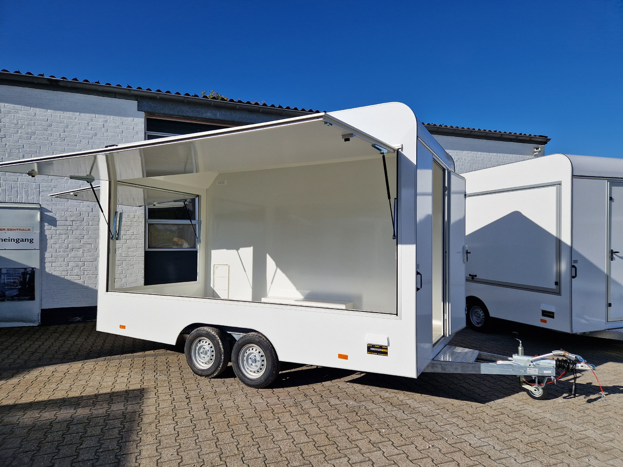 Verkaufsanhänger VK 422 200 aero retro 420x200x230cm 2 Verkaufsklappen Tür vorn (XL) 2000kg - Verkaufsanhänger: das Bild 1 Verkaufsanhänger VK 422 200 aero retro 420x200x230cm 2 Verkaufsklappen Tür vorn (XL) 2000kg - Verkaufsanhänger: das Bild 1