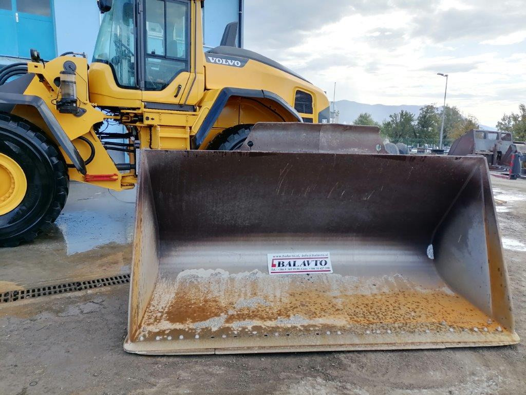 VOLVO loader bucket 2800 mm - Ladeschaufel für Radlader: das Bild 1 VOLVO loader bucket 2800 mm - Ladeschaufel für Radlader: das Bild 1