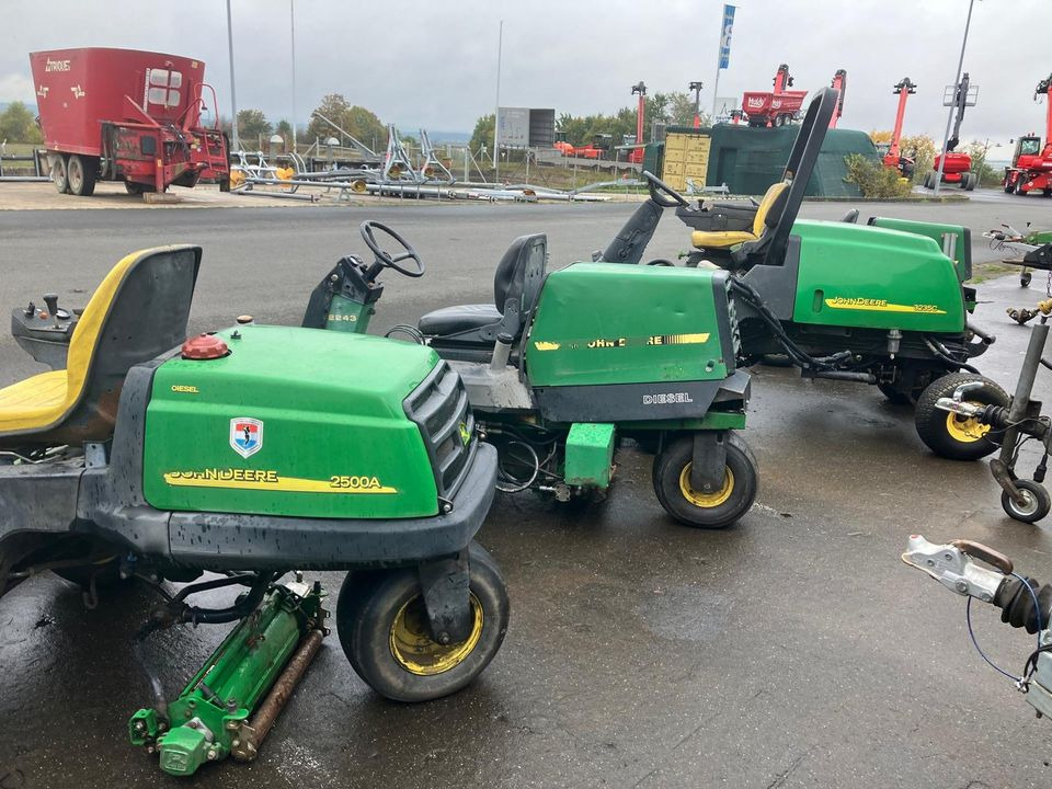 John Deere Spindelmäher, Großflächenmäher 2243, 2500A, 3235C - Rasenmäher: das Bild 2 John Deere Spindelmäher, Großflächenmäher 2243, 2500A, 3235C - Rasenmäher: das Bild 2
