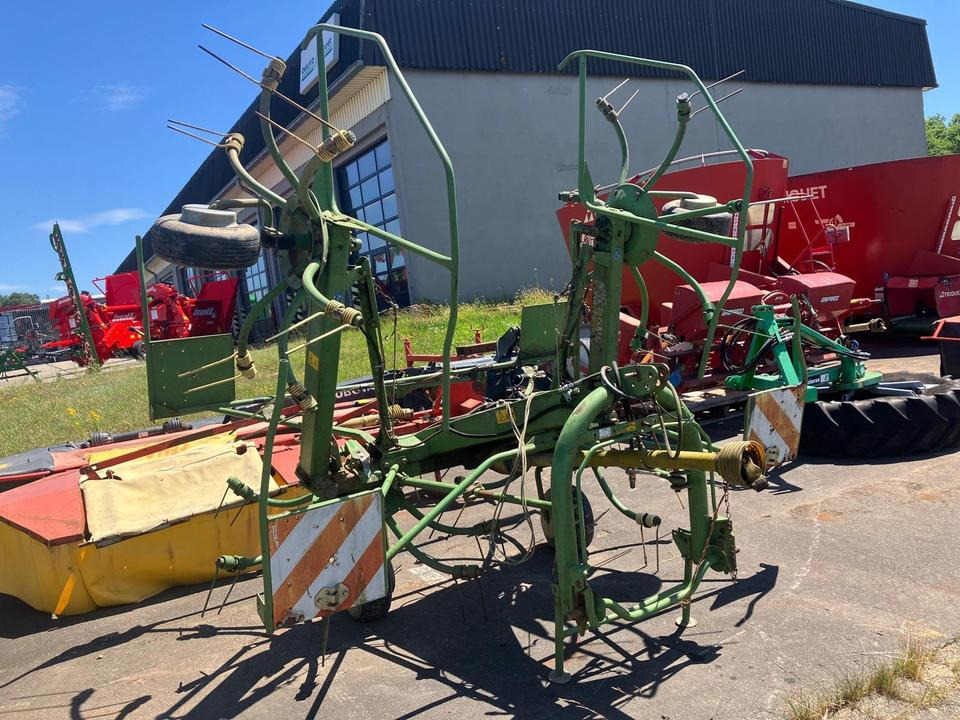 Krone KW 5.50 Wender, Heuer, Zetter hydr. Grenzstreueinrichtung - Heuwender/ Wenderechen: das Bild 2 Krone KW 5.50 Wender, Heuer, Zetter hydr. Grenzstreueinrichtung - Heuwender/ Wenderechen: das Bild 2