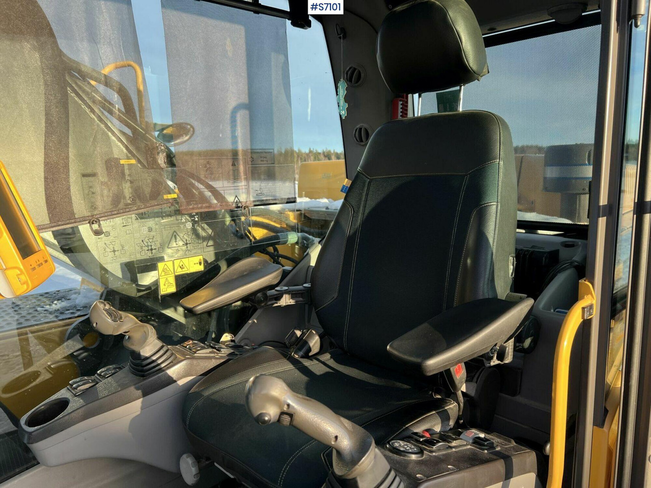 Excavator Volvo EC250DL - Kettenbagger: das Bild 4 Excavator Volvo EC250DL - Kettenbagger: das Bild 4