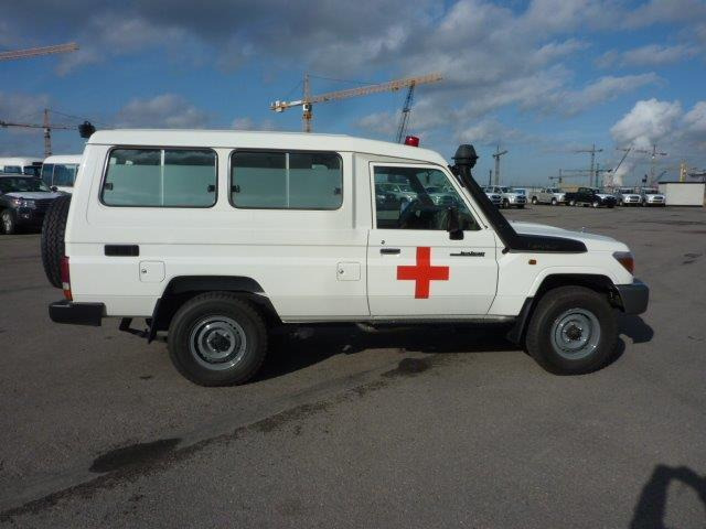 Toyota Land Cruiser 78 Metal top hzj 78 ambulance 4.2L Diesel Manual - SUV/ Geländewagen: das Bild 5 Toyota Land Cruiser 78 Metal top hzj 78 ambulance 4.2L Diesel Manual - SUV/ Geländewagen: das Bild 5