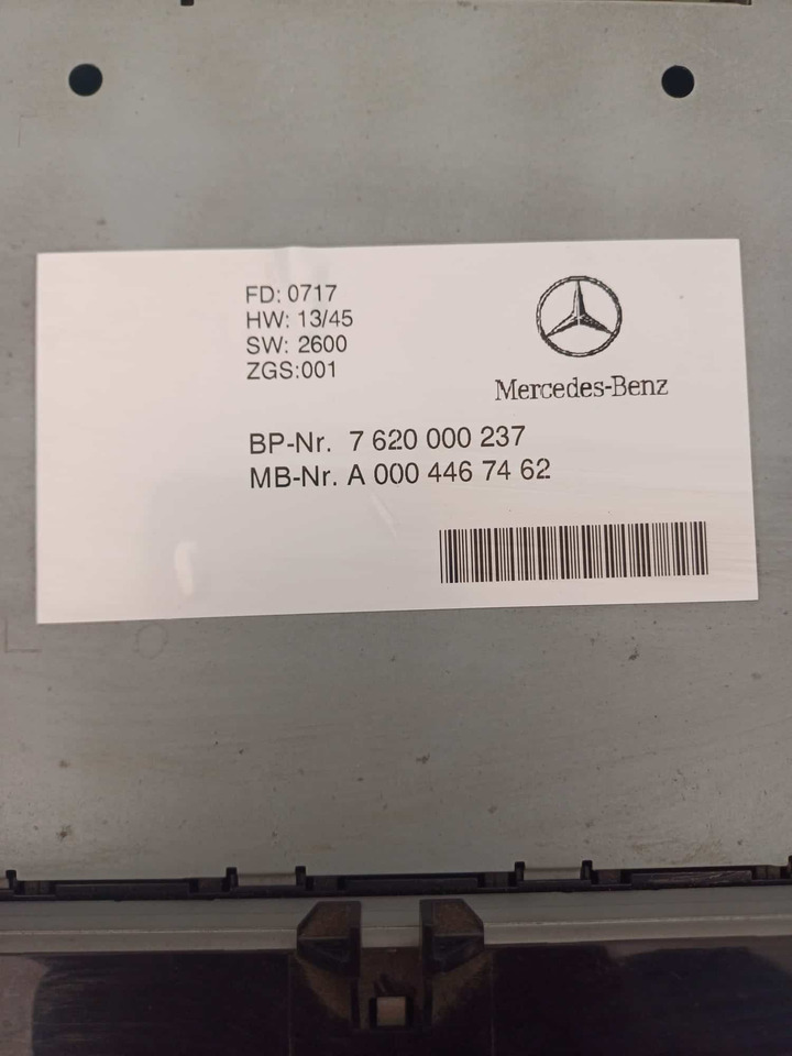 Autoradio Mercedes-Benz Actros MP4 - Elektrische Ausrüstung: das Bild 2 Autoradio Mercedes-Benz Actros MP4 - Elektrische Ausrüstung: das Bild 2