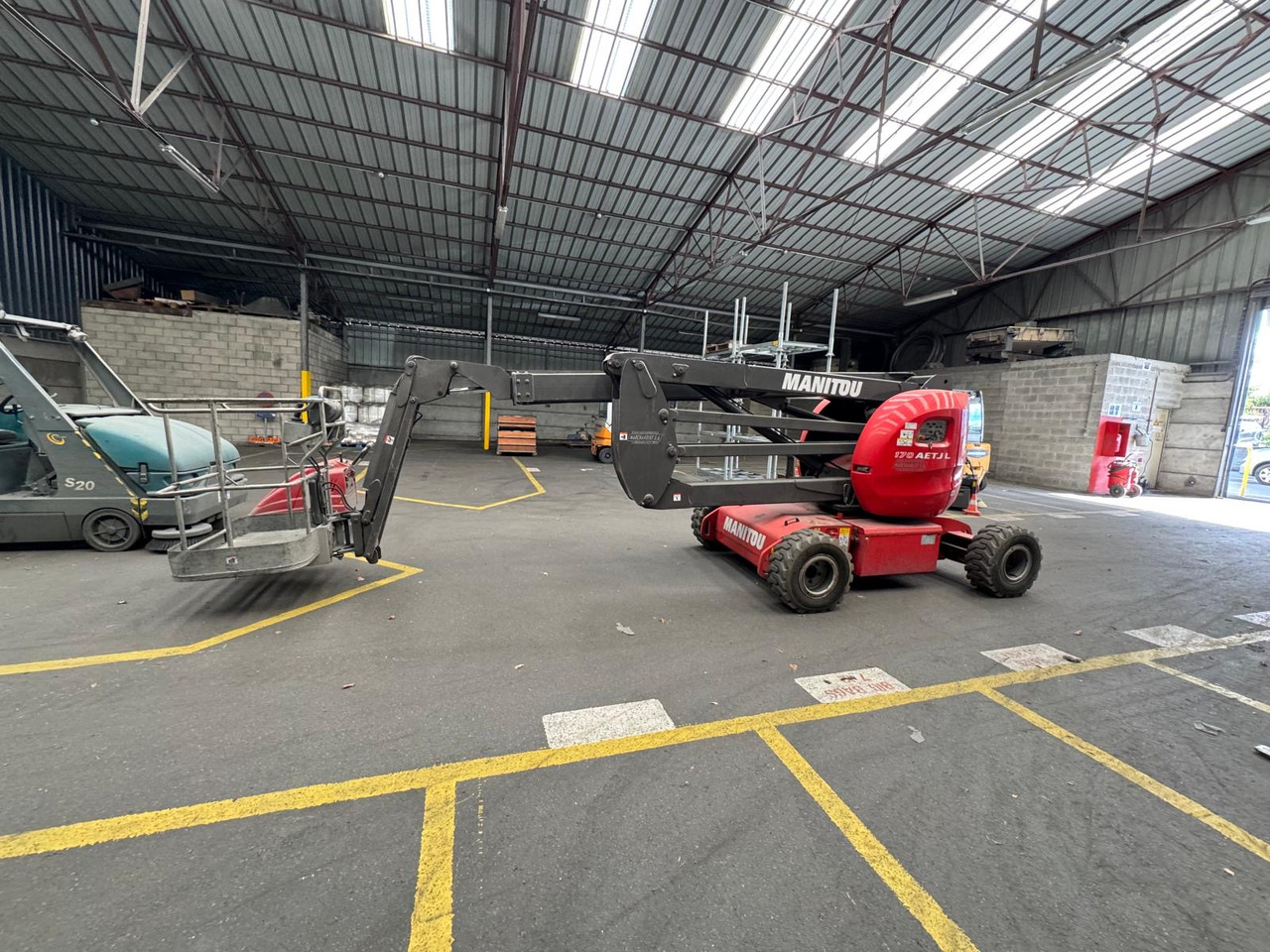 MANITOU AETJ 170 - Gelenkarmbühne: das Bild 4 MANITOU AETJ 170 - Gelenkarmbühne: das Bild 4