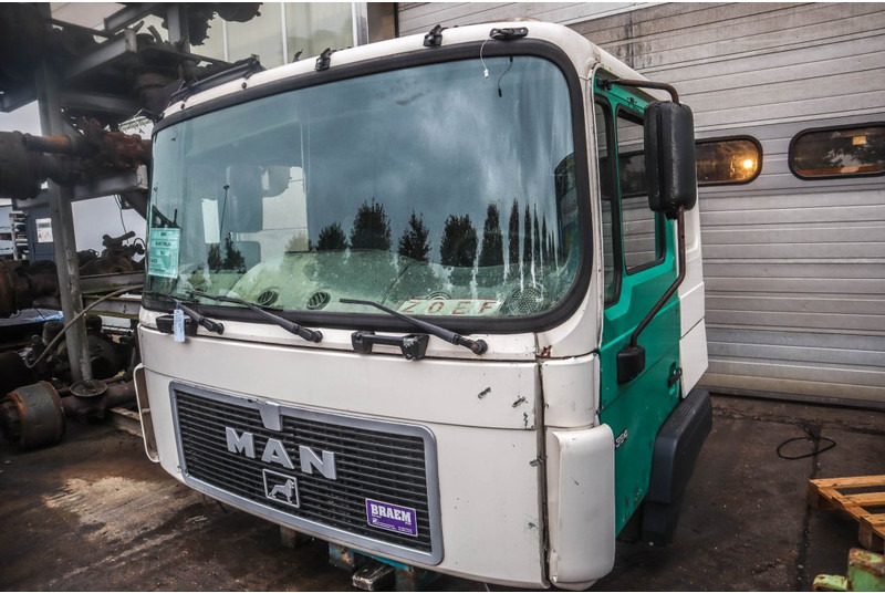 MAN F92L22 F2000 - Fahrerhaus und Interieur für LKW: das Bild 3 MAN F92L22 F2000 - Fahrerhaus und Interieur für LKW: das Bild 3