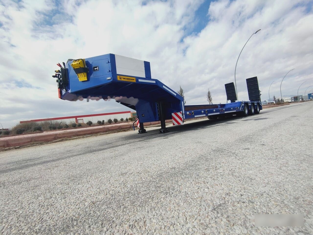 Scorpion Trailer SCORPION TRAILER 3 AXLE LOWBED SEMI TRAILER (CUSTOMIZED) - Tieflader Auflieger: das Bild 5 Scorpion Trailer SCORPION TRAILER 3 AXLE LOWBED SEMI TRAILER (CUSTOMIZED) - Tieflader Auflieger: das Bild 5