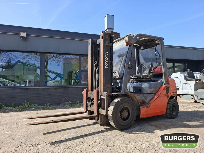 Toyota 02-8FGF20 - Treibgasstapler: das Bild 1 Toyota 02-8FGF20 - Treibgasstapler: das Bild 1