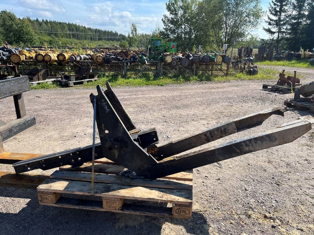 Lastarfäste Trima till Belarus 820 - Anbauteil für Lader: das Bild 2 Lastarfäste Trima till Belarus 820 - Anbauteil für Lader: das Bild 2