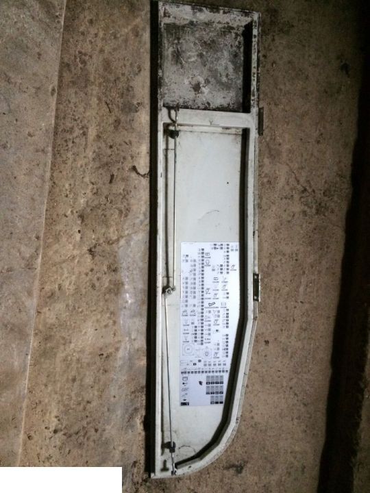 Claas Lexion Osłona Drzwi Bezpieczników - Sicherung für Landmaschine: das Bild 2 Claas Lexion Osłona Drzwi Bezpieczników - Sicherung für Landmaschine: das Bild 2