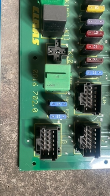 Claas lexion płyta bezpieczników 0016702.0 - Sicherung für Mähdrescher: das Bild 1 Claas lexion płyta bezpieczników 0016702.0 - Sicherung für Mähdrescher: das Bild 1