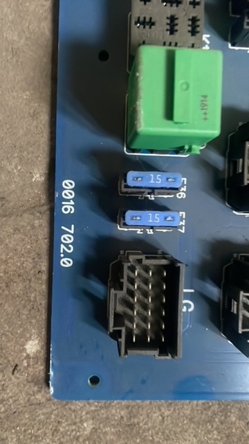 Claas lexion płyta bezpieczników 0016702.0 - Sicherung für Mähdrescher: das Bild 2 Claas lexion płyta bezpieczników 0016702.0 - Sicherung für Mähdrescher: das Bild 2