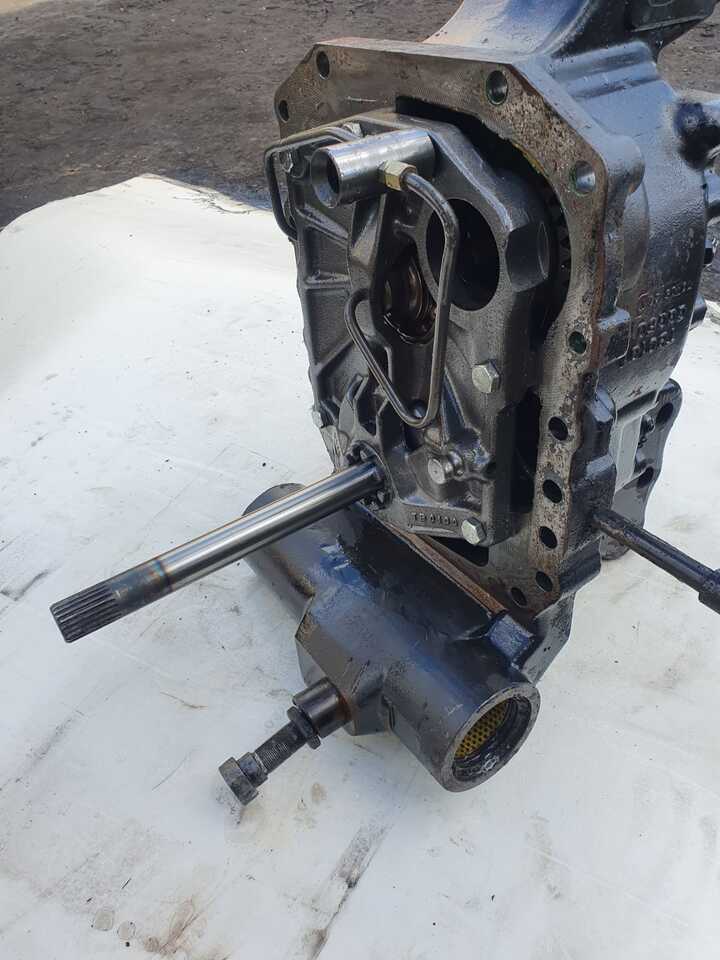 Achsschenkel für Landmaschine Valtra T120  - Zwolnica - Zwrotnica - Półoś - Skrzynia - Silnik - Siłowniki - Tylny WOM: das Bild 10