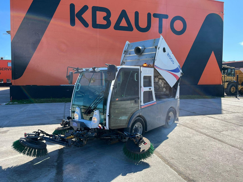 Dulevo 2000 SKY FIRST REGISTRATION 09.2015 - Kehrmaschine: das Bild 2 Dulevo 2000 SKY FIRST REGISTRATION 09.2015 - Kehrmaschine: das Bild 2