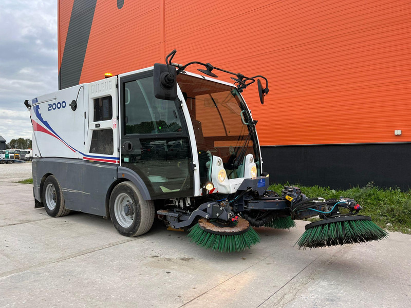 Dulevo 2000 SKY FIRST REGISTRATION 09.2015 - Kehrmaschine: das Bild 4 Dulevo 2000 SKY FIRST REGISTRATION 09.2015 - Kehrmaschine: das Bild 4