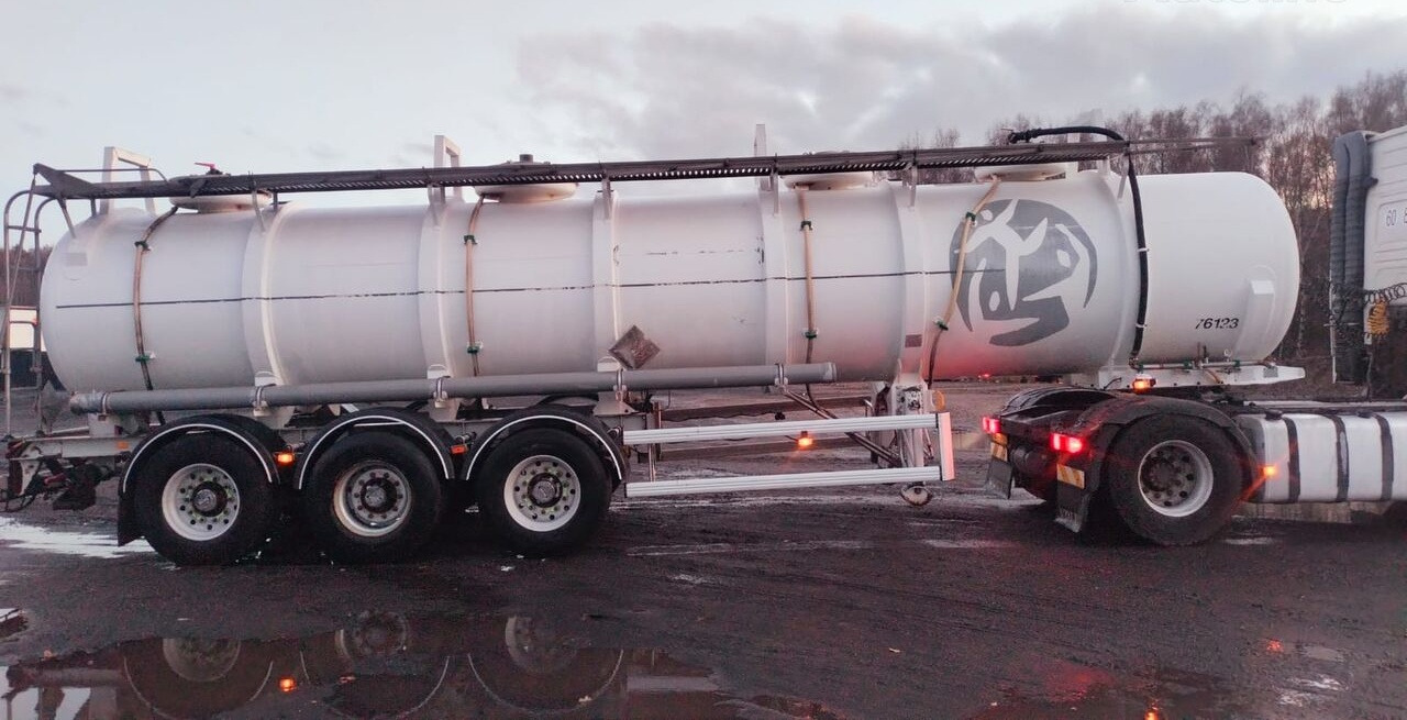 Guhur ADR L4BN/ chemiczna / polyester / poj. 24.600L - Tankauflieger: das Bild 2 Guhur ADR L4BN/ chemiczna / polyester / poj. 24.600L - Tankauflieger: das Bild 2