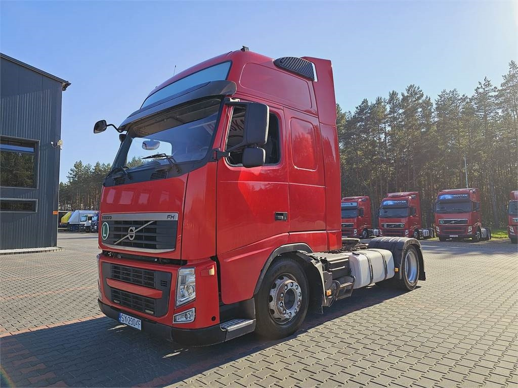 Volvo FH13 XXL MANUAL 420 EURO 5 2011 r MEGA LOW DECK - Sattelzugmaschine: das Bild 2 Volvo FH13 XXL MANUAL 420 EURO 5 2011 r MEGA LOW DECK - Sattelzugmaschine: das Bild 2