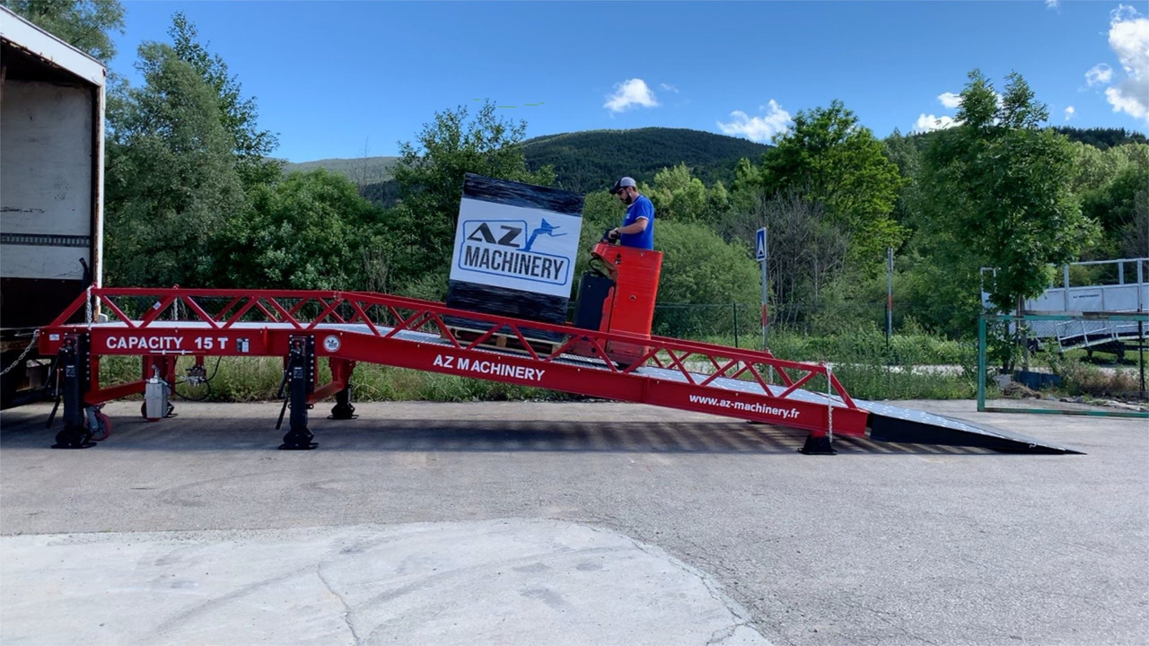 Loading Ramp with with hydraulic tilting bridge - AZ RAMP - STAR- 8T. 8 ton capacity - Verladerampe: das Bild 4 Loading Ramp with with hydraulic tilting bridge - AZ RAMP - STAR- 8T. 8 ton capacity - Verladerampe: das Bild 4