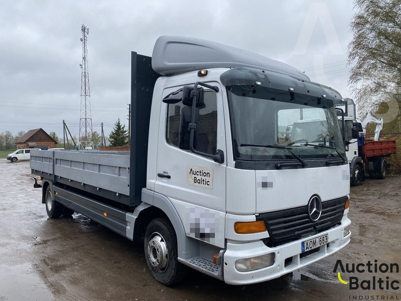 Mercedes-Benz 815 - Pritsche LKW: das Bild 2 Mercedes-Benz 815 - Pritsche LKW: das Bild 2
