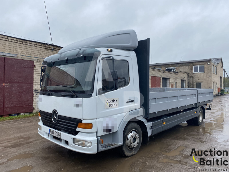 Mercedes-Benz 815 - Pritsche LKW: das Bild 1 Mercedes-Benz 815 - Pritsche LKW: das Bild 1