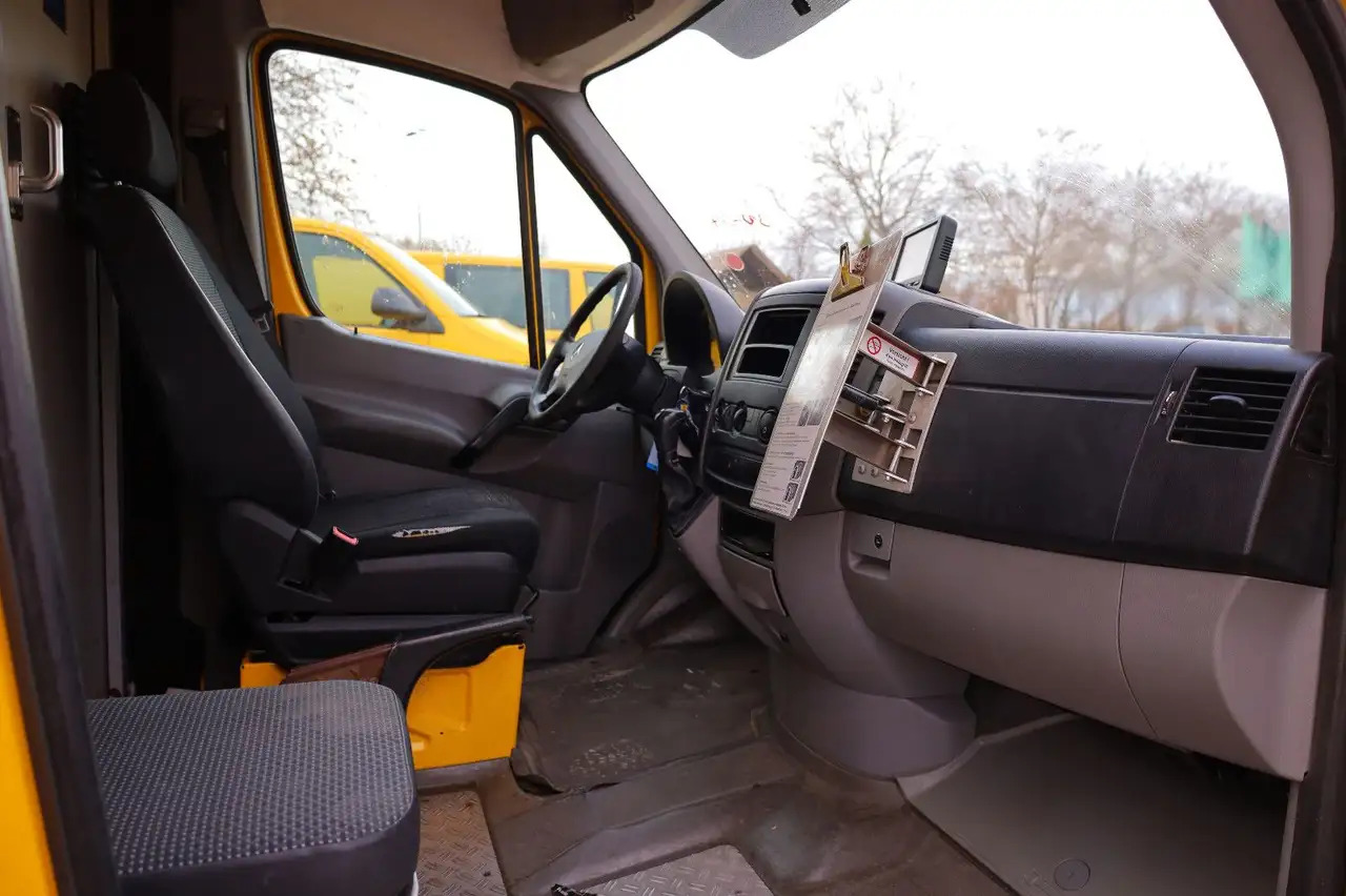 Koffer Transporter Mercedes-Benz Sprinter II Pritsche/ Koffer/Regalsystem: das Bild 7 Koffer Transporter Mercedes-Benz Sprinter II Pritsche/ Koffer/Regalsystem: das Bild 7