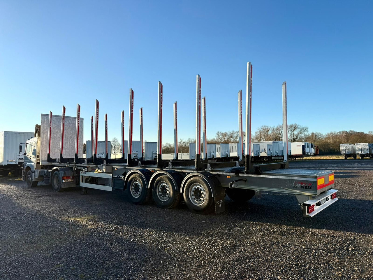 Benalu Timberliner Holzauflieger mit Schemel und Rungen - Holzauflieger: das Bild 3 Benalu Timberliner Holzauflieger mit Schemel und Rungen - Holzauflieger: das Bild 3