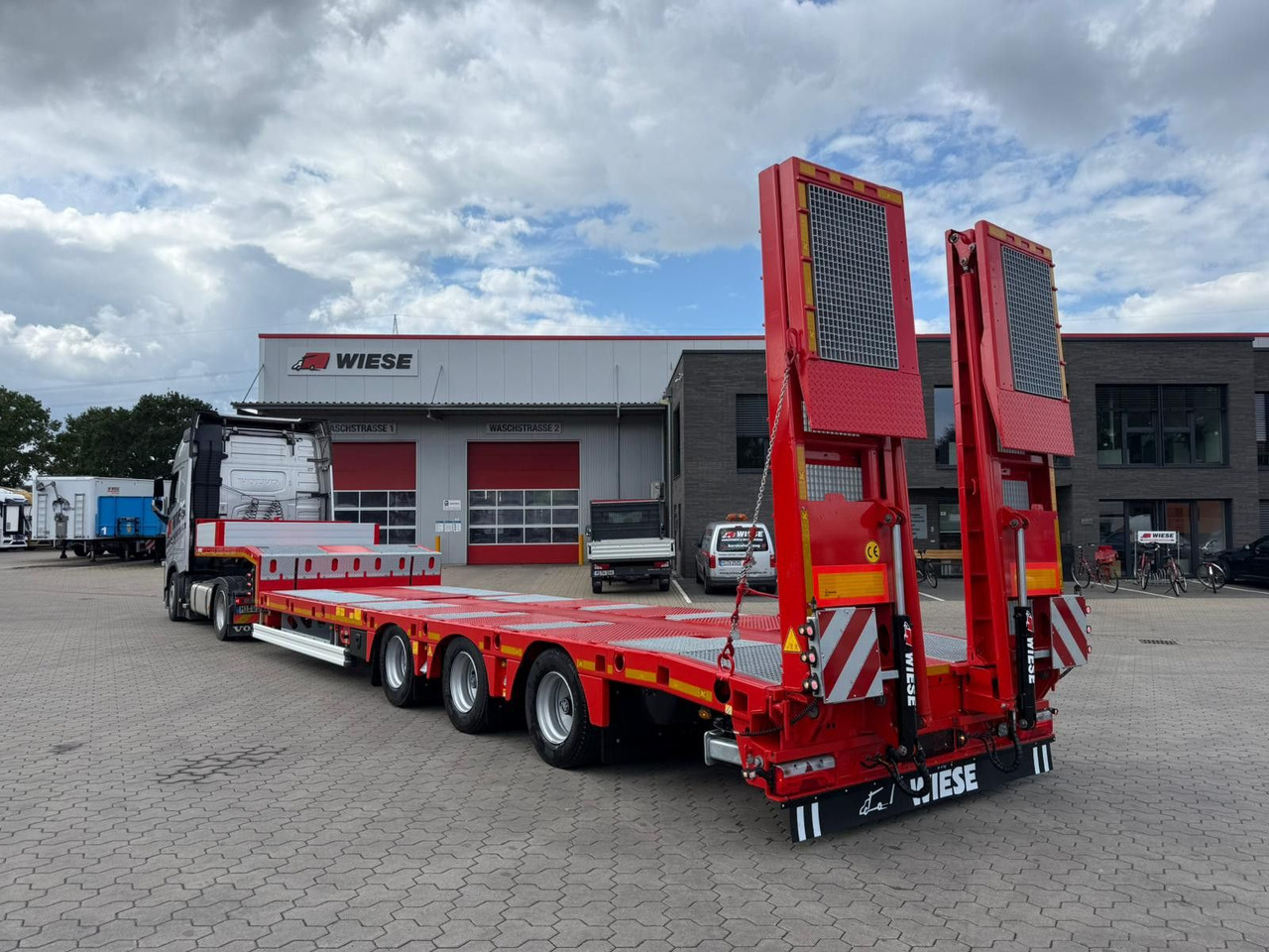 Kässbohrer SLS.HS Tieflader mit hydr. Schwanenhals Kässbohrer SLS.HS Tieflader mit hydr. Schwanenhals - Tieflader Auflieger: das Bild 1 Kässbohrer SLS.HS Tieflader mit hydr. Schwanenhals Kässbohrer SLS.HS Tieflader mit hydr. Schwanenhals - Tieflader Auflieger: das Bild 1