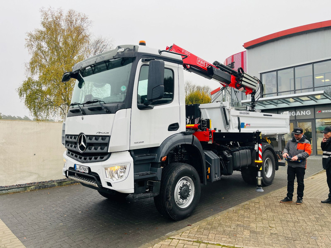 Mercedes-Benz Arocs 1835 4x4 Meiller Fassi F135 Kran Kipper - Kipper, Autokran: das Bild 2 Mercedes-Benz Arocs 1835 4x4 Meiller Fassi F135 Kran Kipper - Kipper, Autokran: das Bild 2