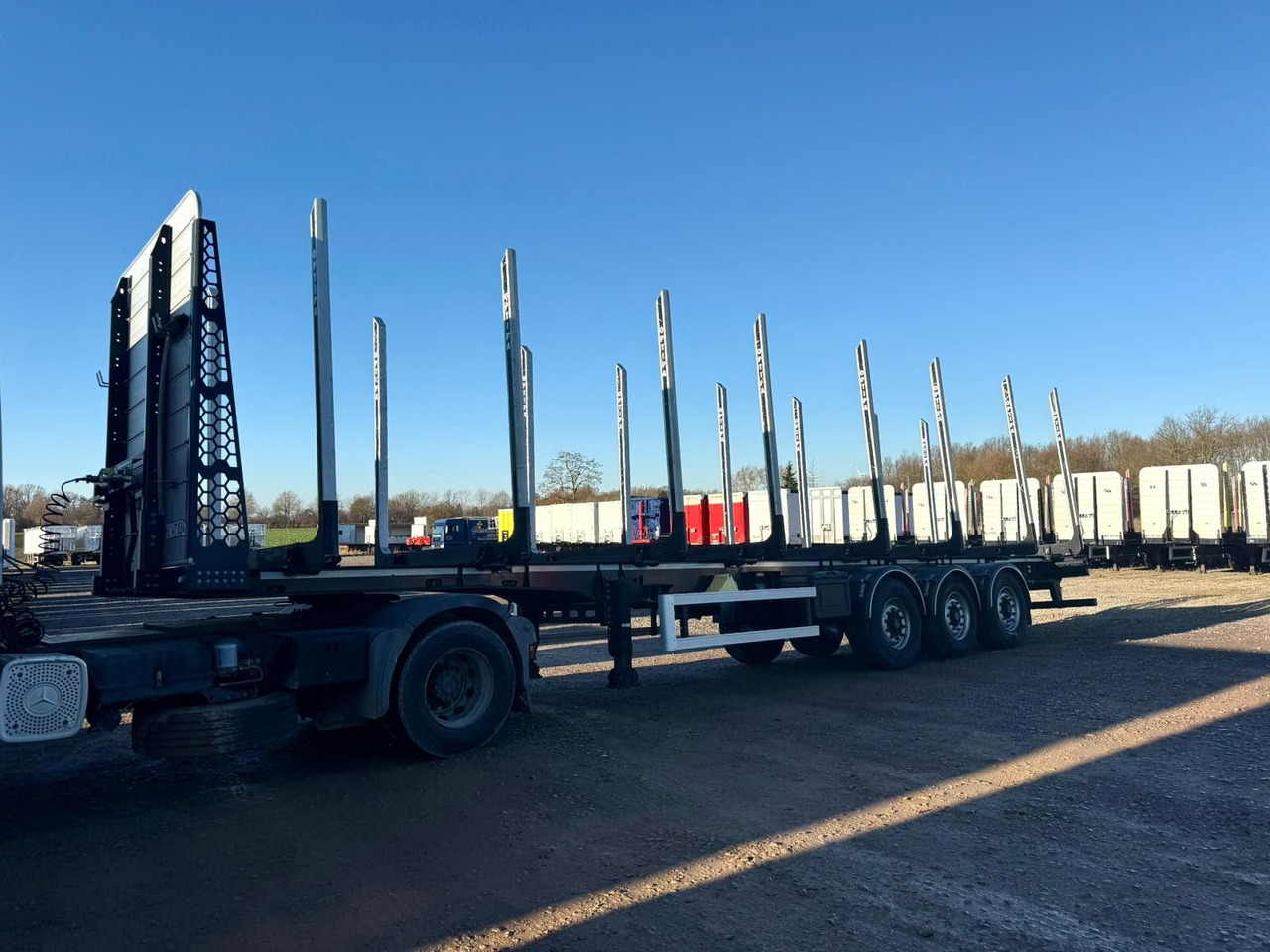 PAVIC Holzauflieger mit Schemel und Rungen - Holzauflieger: das Bild 1 PAVIC Holzauflieger mit Schemel und Rungen - Holzauflieger: das Bild 1