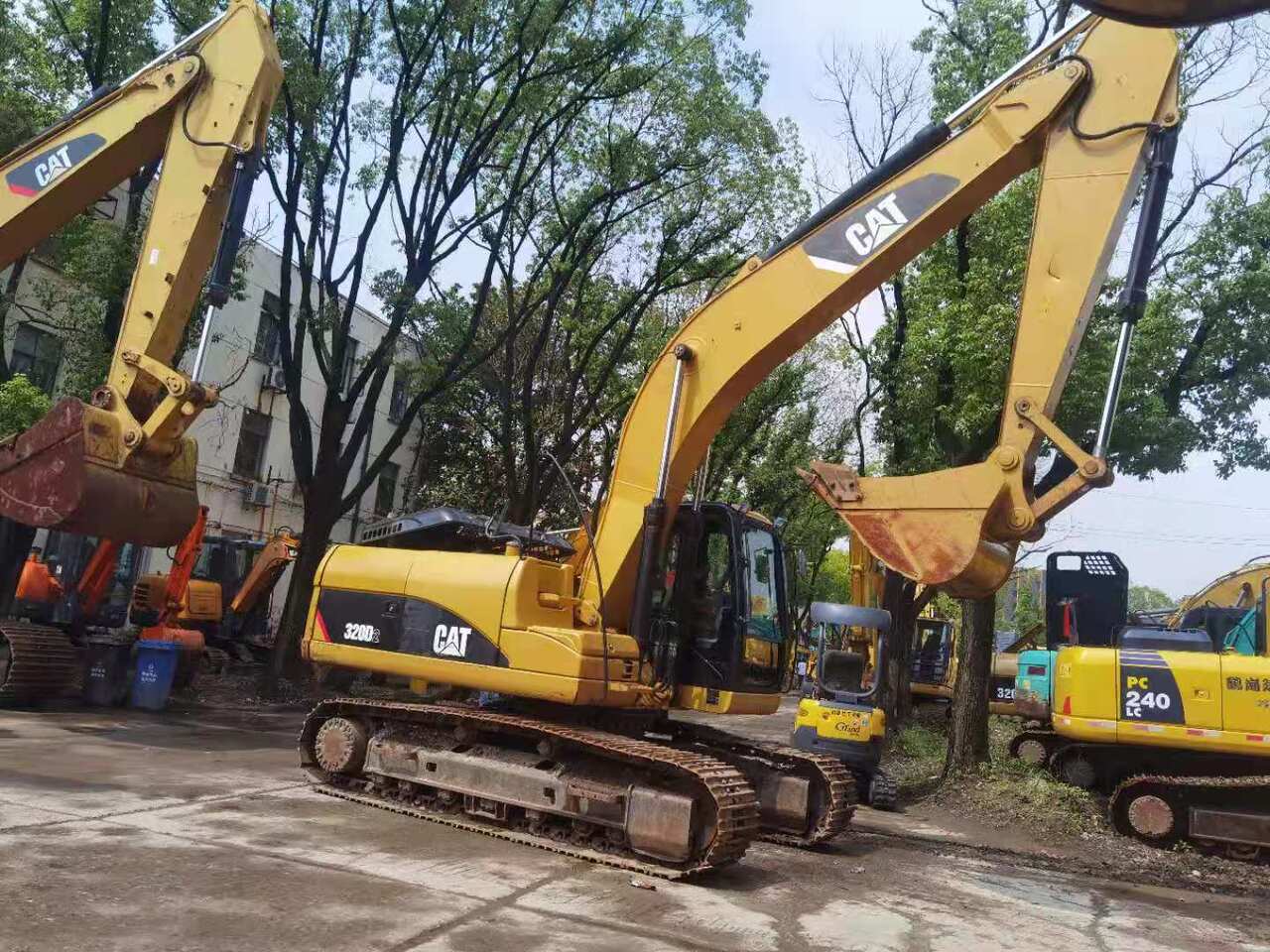 CATERPILLAR 320D2 - Kettenbagger: das Bild 2 CATERPILLAR 320D2 - Kettenbagger: das Bild 2
