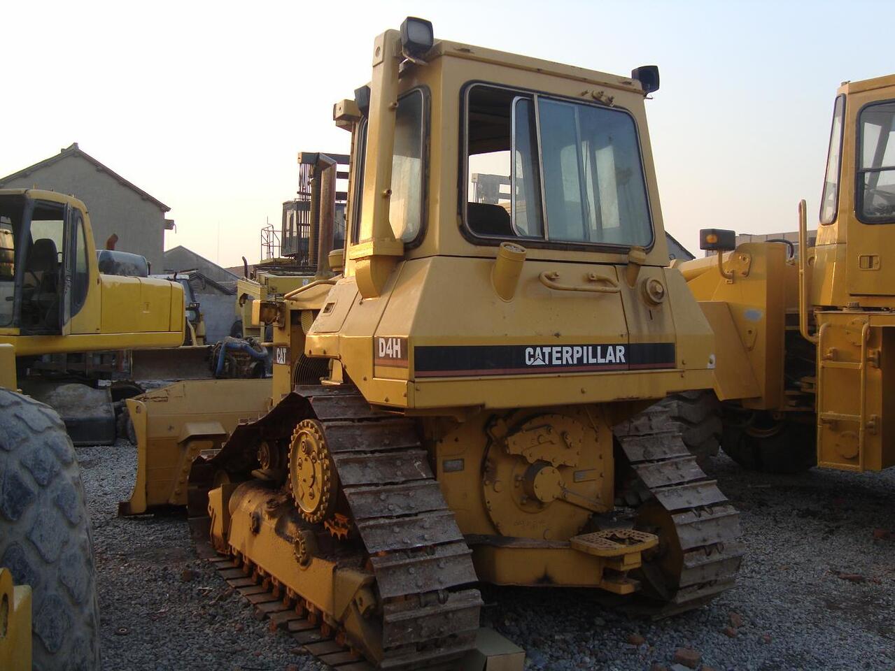 CATERPILLAR D4H - Bulldozer/ Planierraupe: das Bild 2 CATERPILLAR D4H - Bulldozer/ Planierraupe: das Bild 2