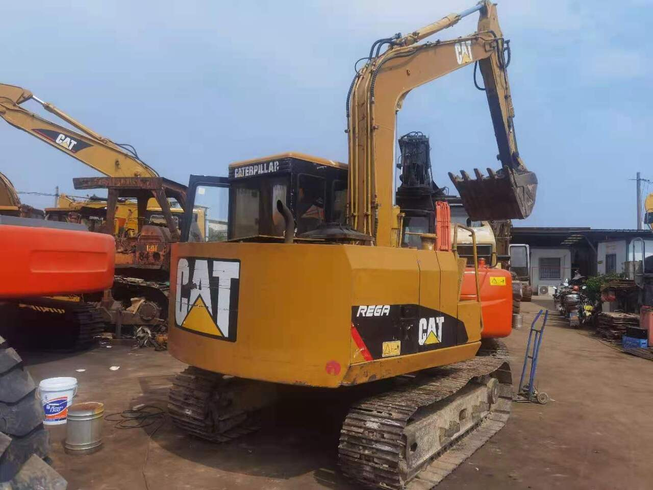 CATERPILLAR E70B - Kettenbagger: das Bild 3 CATERPILLAR E70B - Kettenbagger: das Bild 3
