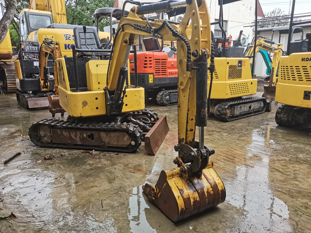 KOMATSU PC15MR - Minibagger: das Bild 3 KOMATSU PC15MR - Minibagger: das Bild 3