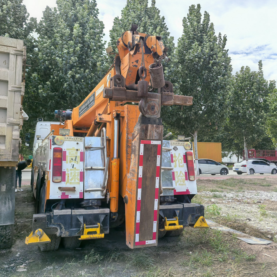 SINOTRUK Howo 8x4 - Autokran: das Bild 4 SINOTRUK Howo 8x4 - Autokran: das Bild 4