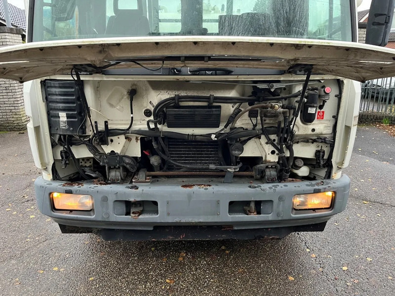 Volvo FL 611 FL6 11 4x2 with TANK, possible to remove the tank - Tankwagen: das Bild 3 Volvo FL 611 FL6 11 4x2 with TANK, possible to remove the tank - Tankwagen: das Bild 3