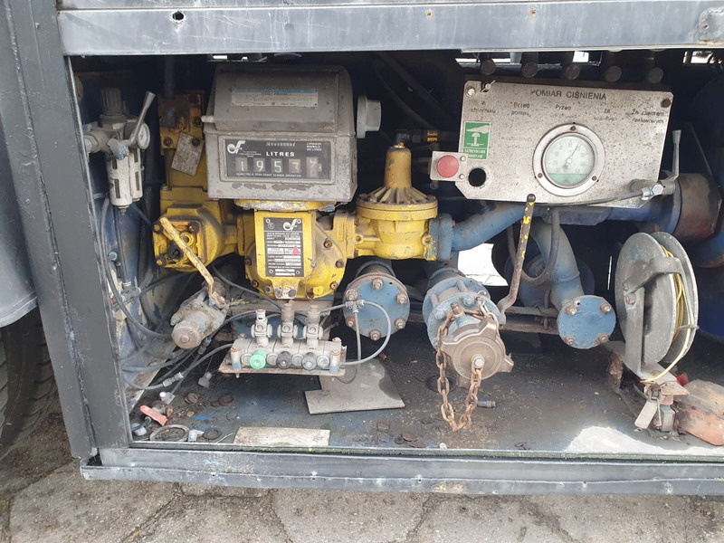 Volvo FL7 260 6x2 21550 Liter Gas tank truck ID 2.171 - Tankwagen: das Bild 5 Volvo FL7 260 6x2 21550 Liter Gas tank truck ID 2.171 - Tankwagen: das Bild 5