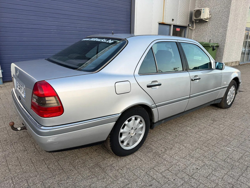 Mercedes-Benz C-Klasse **C180-PETROL-AC** - Limousine: das Bild 4 Mercedes-Benz C-Klasse **C180-PETROL-AC** - Limousine: das Bild 4