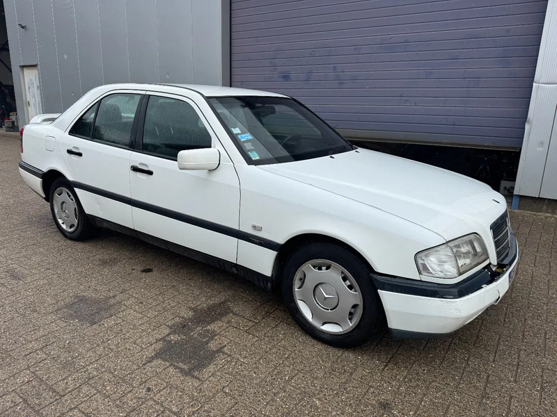 Mercedes-Benz C-Klasse **C250DIESEL** - Limousine: das Bild 3 Mercedes-Benz C-Klasse **C250DIESEL** - Limousine: das Bild 3