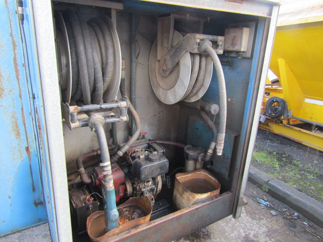 Lagertank DIESEL FUEL TANK 10,500 LTR APPROX COMPLETE WITH DONKEY ENGINE, PUMPS AND HOSES, ALL IN WORKING ORDER (3.6 X 1.8 X 1.8M): das Bild 7 Lagertank DIESEL FUEL TANK 10,500 LTR APPROX COMPLETE WITH DONKEY ENGINE, PUMPS AND HOSES, ALL IN WORKING ORDER (3.6 X 1.8 X 1.8M): das Bild 7