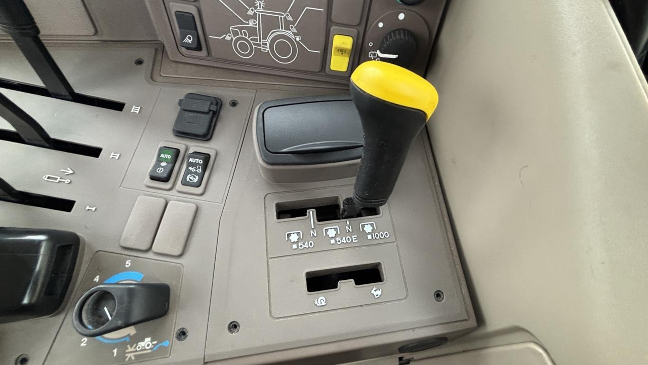 John Deere 6120M 4298L - Kommunaltraktor: das Bild 4 John Deere 6120M 4298L - Kommunaltraktor: das Bild 4