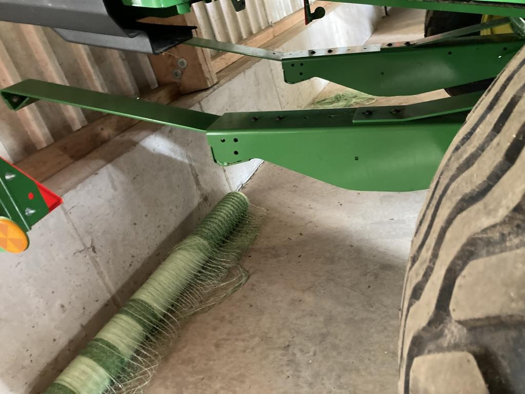 John Deere V461M - Ballenwickelgerät: das Bild 2 John Deere V461M - Ballenwickelgerät: das Bild 2