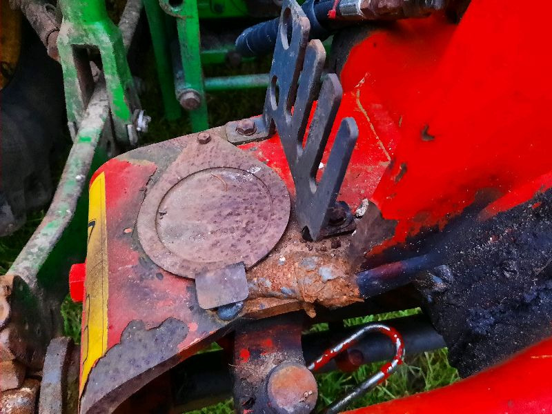 Kuhn MM1235T8010 - Pflug: das Bild 2 Kuhn MM1235T8010 - Pflug: das Bild 2