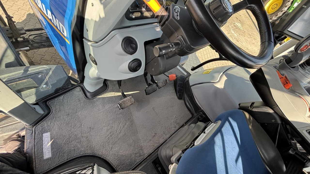 New Holland T 7.210 - Traktor: das Bild 2 New Holland T 7.210 - Traktor: das Bild 2